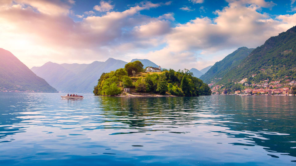 Shared Lake Como tour from Bellagio: iconic villages and legendary villas