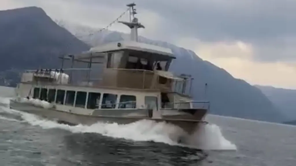 Bellagio: Lake Como Day Excursion to Como and Return
