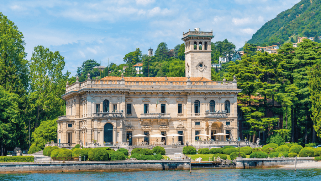 Crociera condivisa sul Lago di Como con accesso Vip ai giardini di villa Balbianello